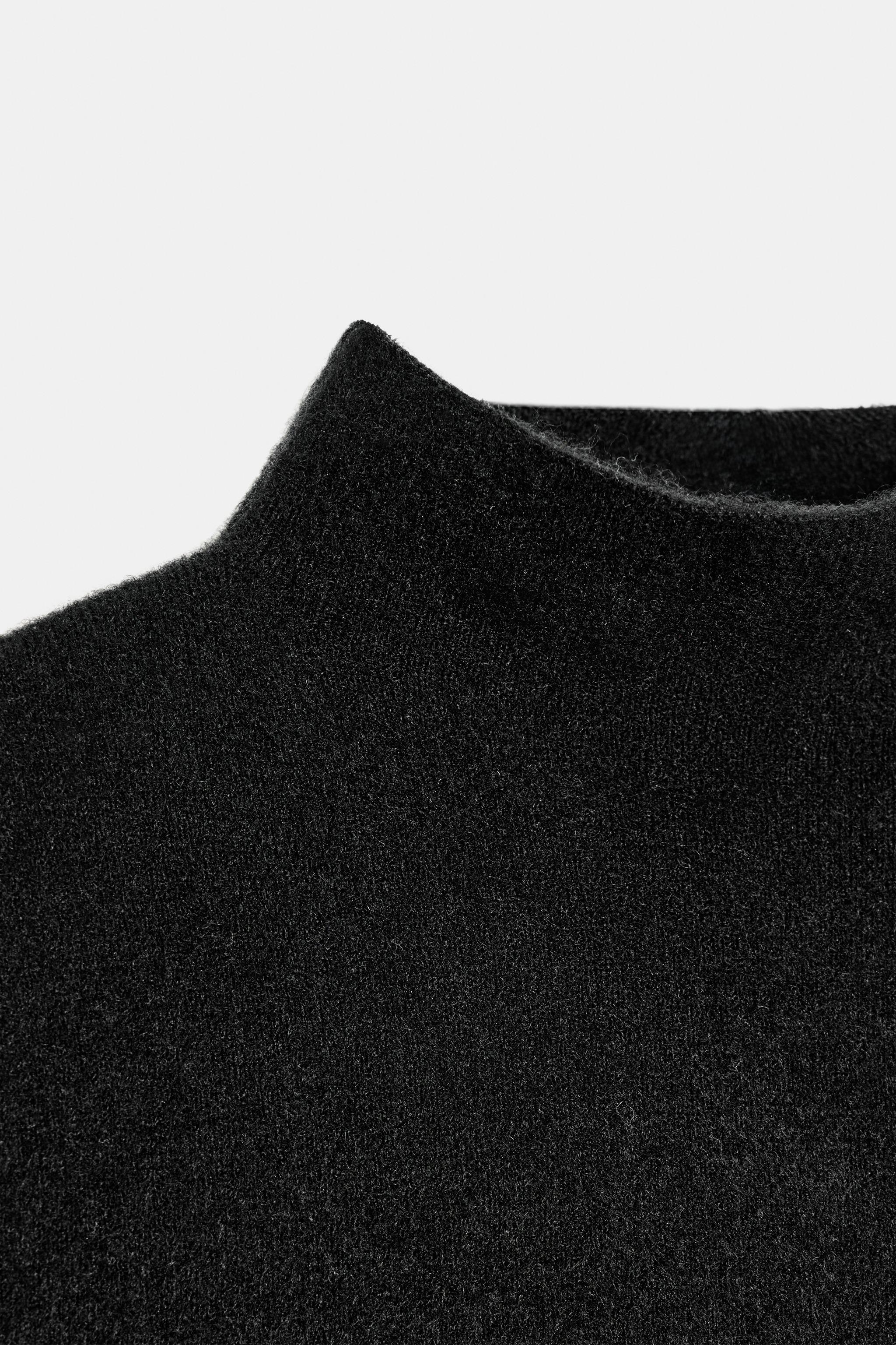 ASYMMETRIC KNIT TOP WITH SIDE APPLIQUÉS